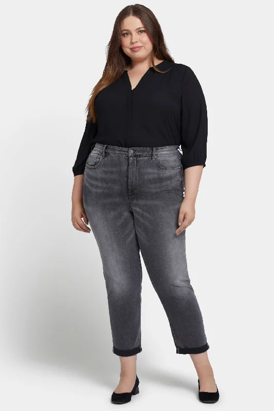 Margot Girlfriend Pants In Plus Size - Nellie